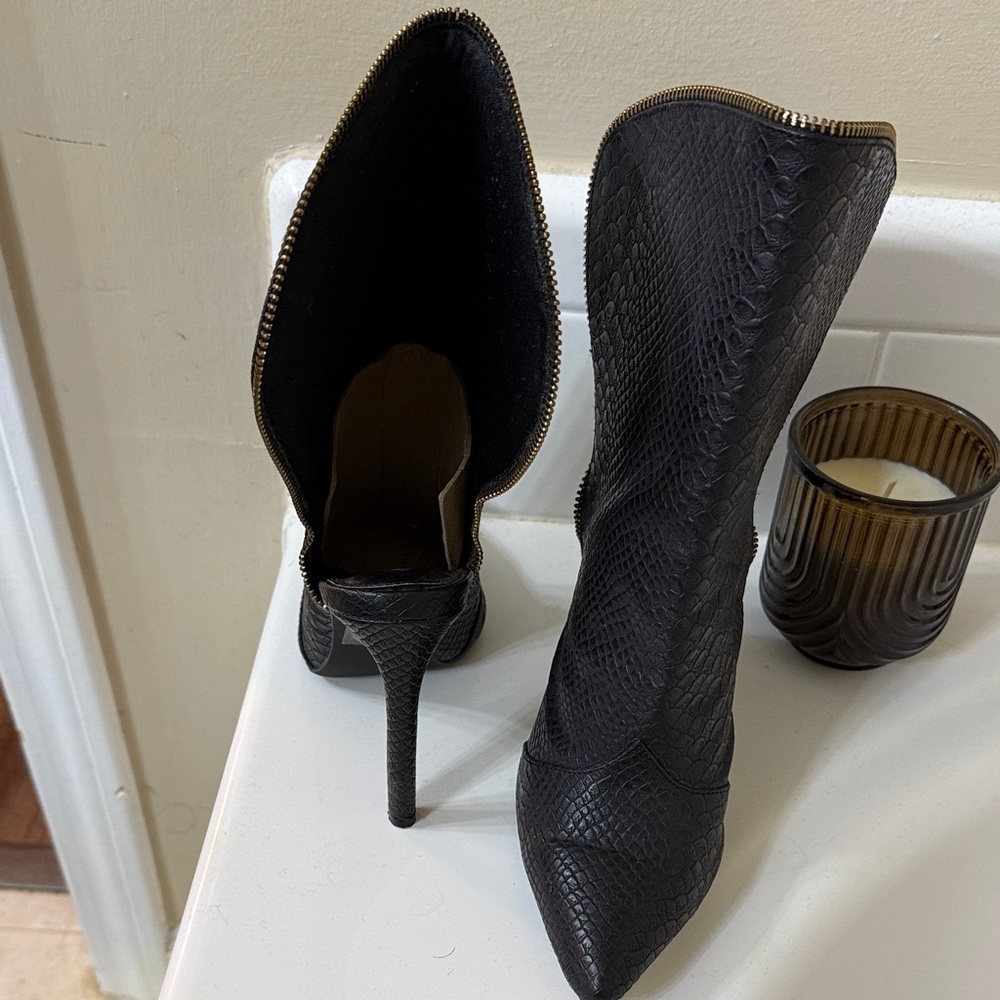 Elegant Black Stiletto Boots